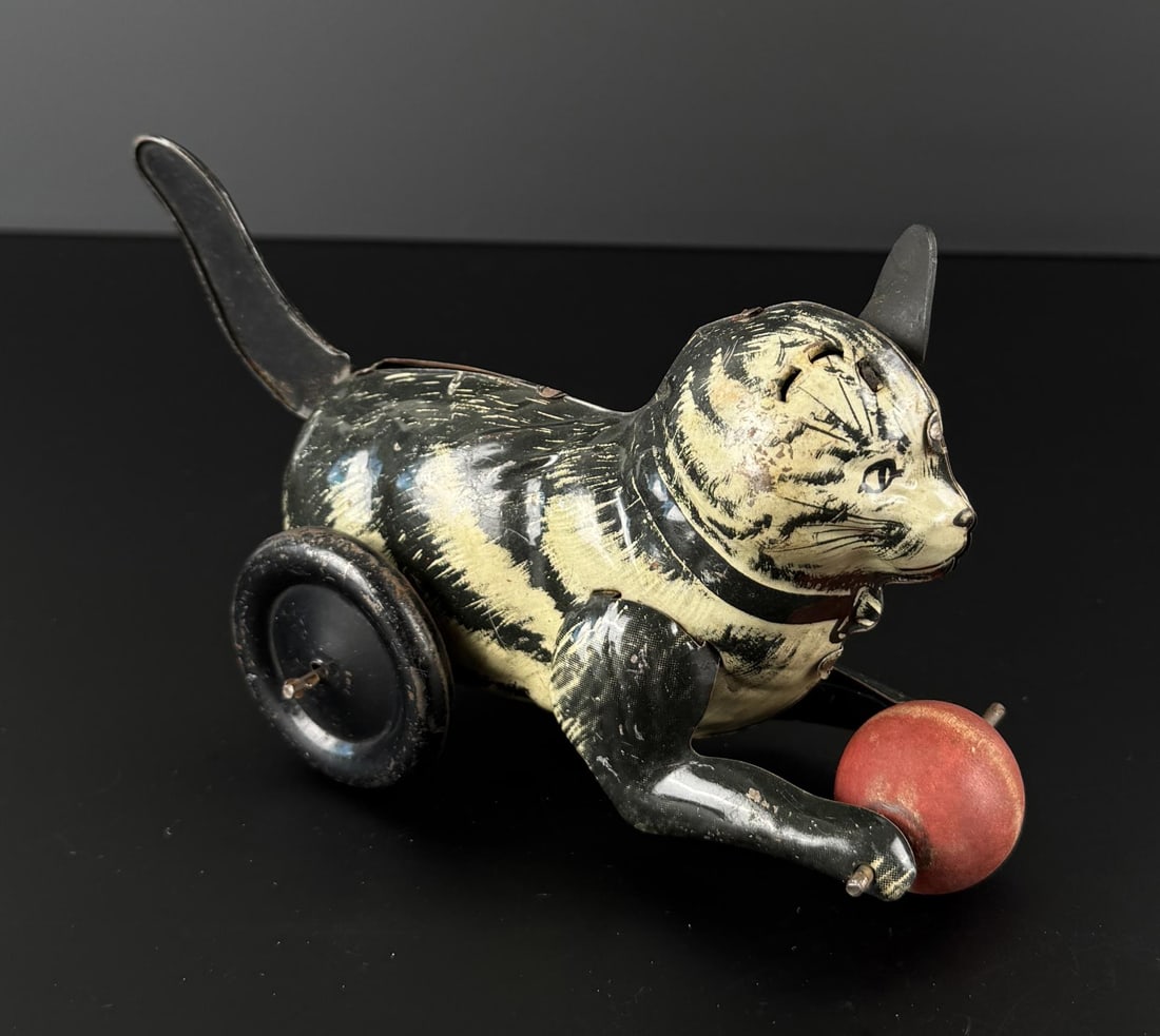 1930s Louis Marx and Co Tin Litho Cat Toy (1 of 5)
