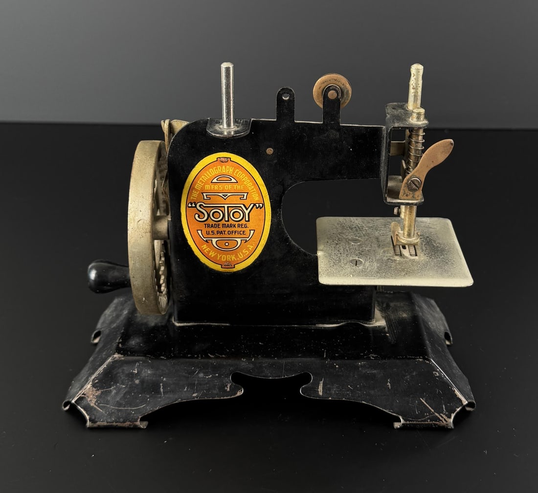 1919 SoToy Martha Washington Sewing Machine (1 of 6)