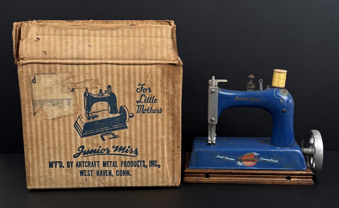 Junior Miss Blue Artcraft Childs Sewing Machine (1 of 11)