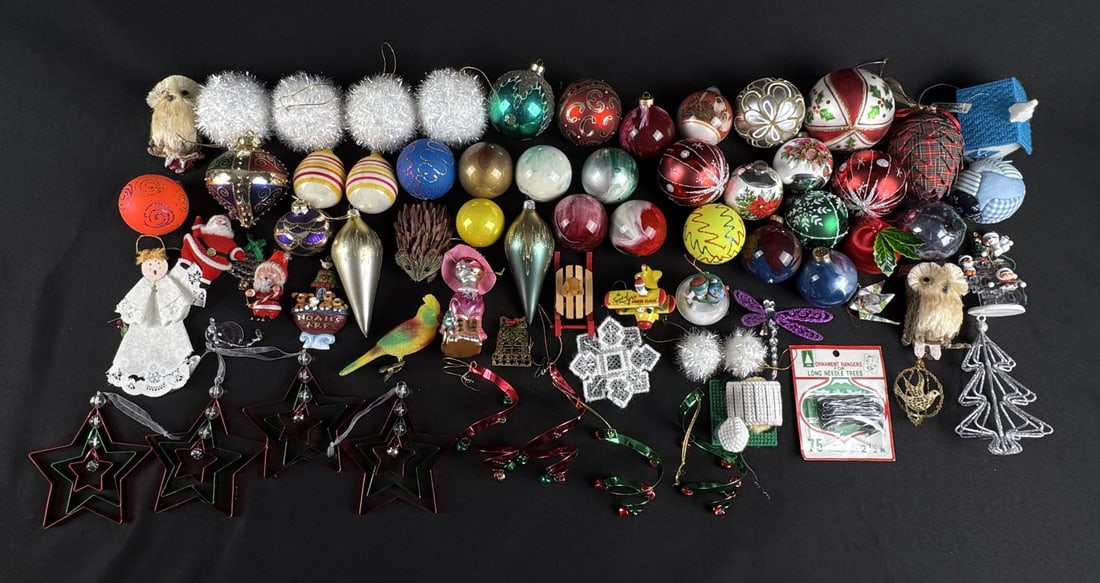 Collection Of Vintage Christmas Tree Ornaments: Nice grouping.