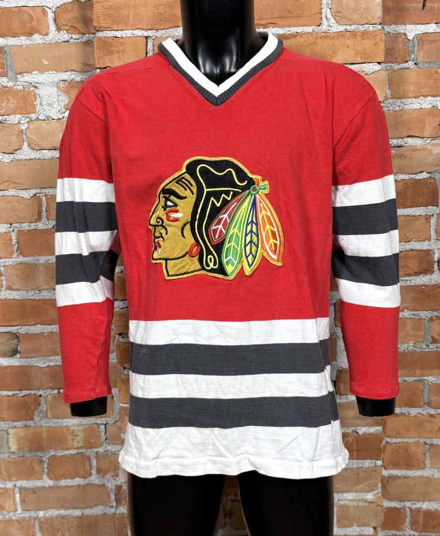 Chicago Blackhawks NHL Hockey Sweater Jersey: Number 15, 20 1/2" chest, 19" shoulder, 27 1/2" length. Inverse V neck collar colors.