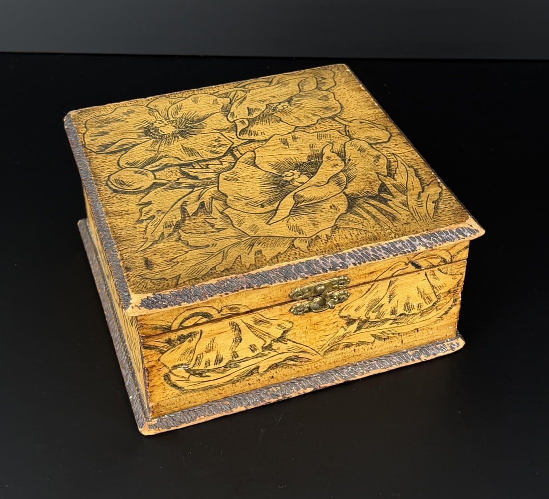 Flemish Pyrography Wood Trinket Box (1 of 6)