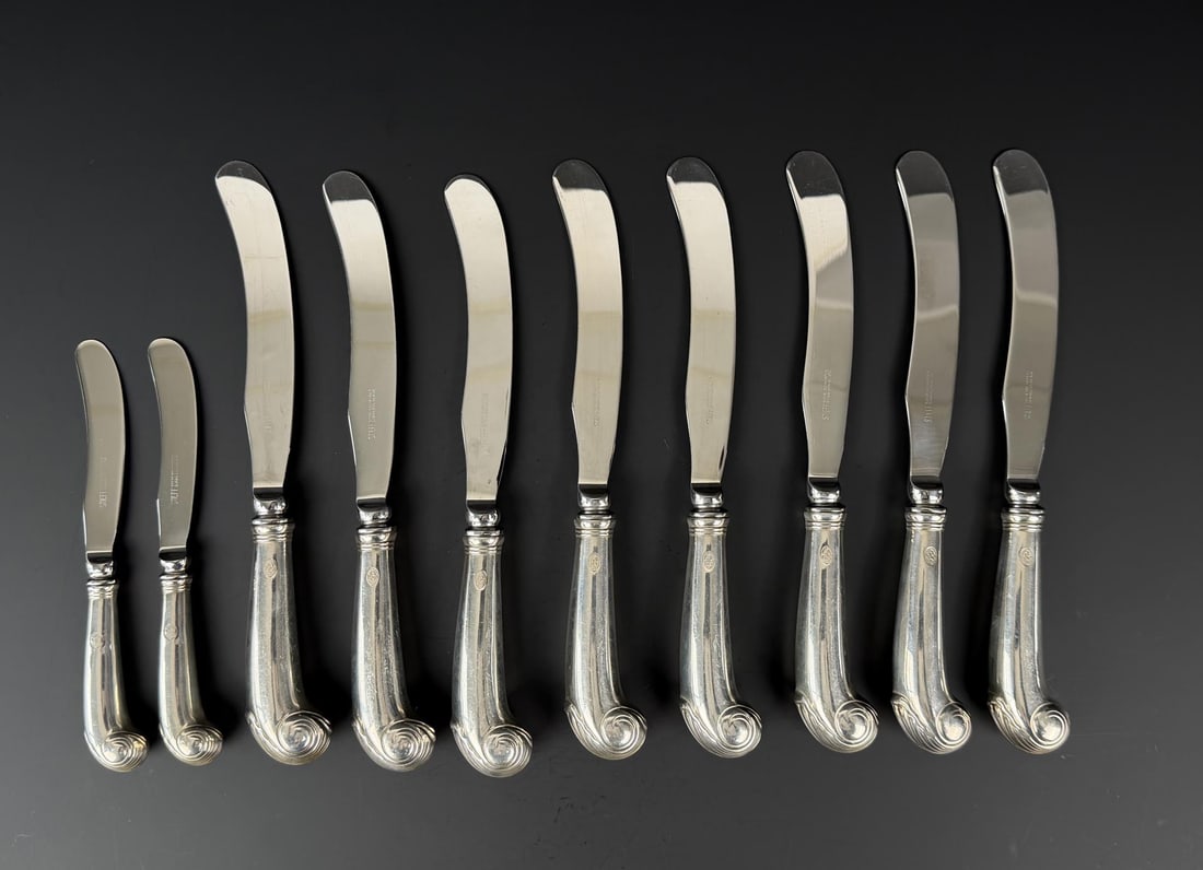 Stieff Sterling Silver Handled Knives: The larger knives are 9 5/8" long. 10 pieces total. Lot requires payment via non credit card only.