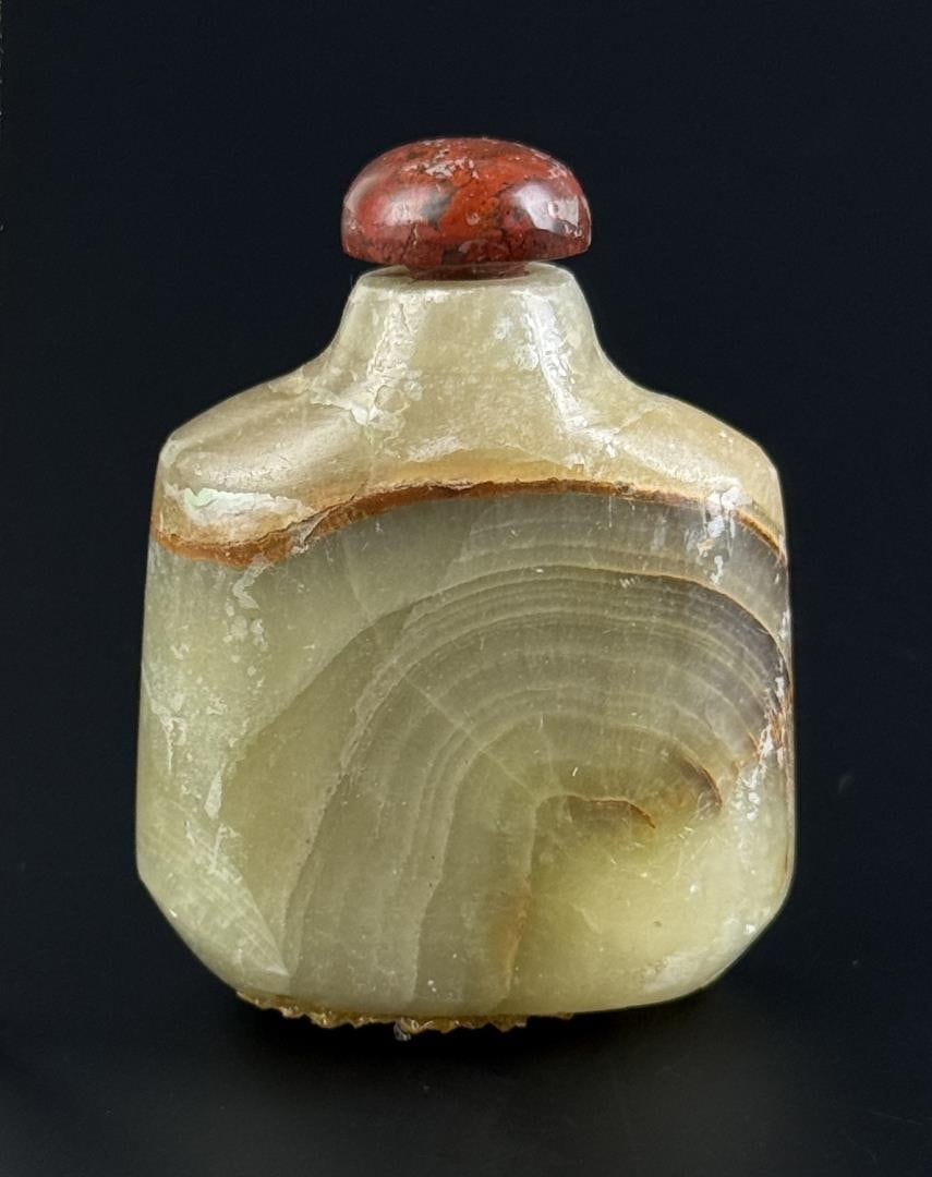 Chinese Banded Onyx Snuff Bottle (1 of 5)