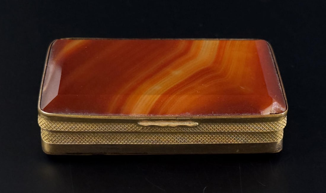 Victorian Banded Red Agate Pill Snuff Box (1 of 6)