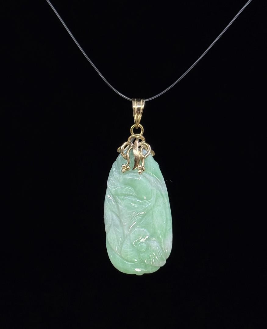 14K Gold Carved Chinese Jadeite Pendant: 1 7/8" long. 7.26 grams.