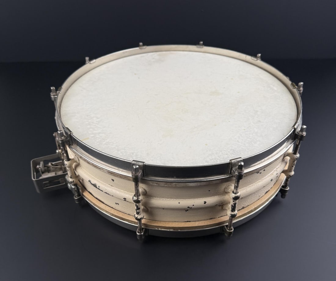 Antique Ludwig Snare Drum 10 Lug (1 of 9)