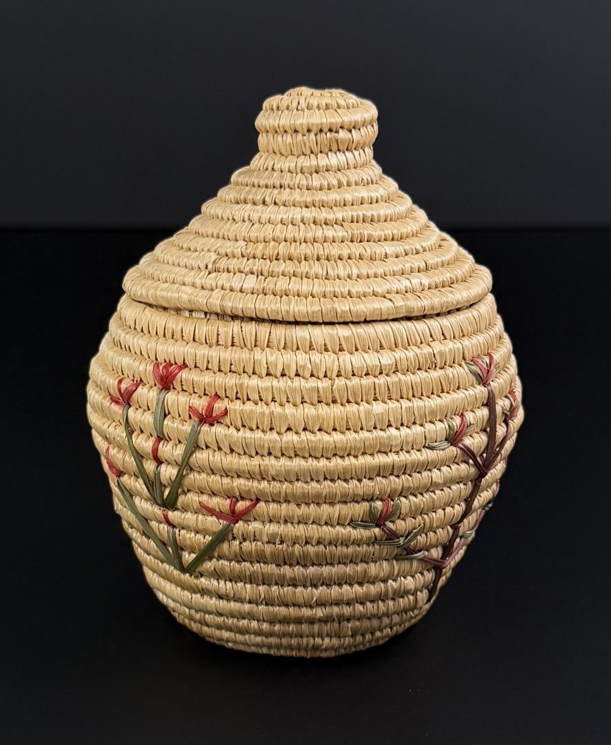 Alaskan Inuit Eskimo Yupkik Indian Lidded Basket: Floral design, more than likely fireweed. Measures 4 4/5" by 4" by 4"