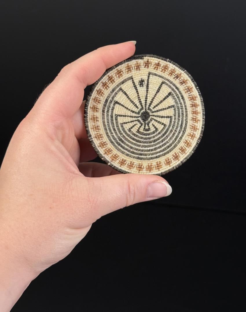 Ruby Thomas Papago Miniature Horsehair Basket: 3" diameter.