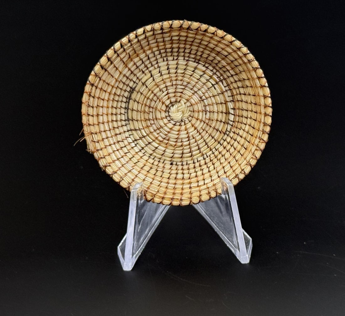 Papago Miniature Horsehair Basket (1 of 4)