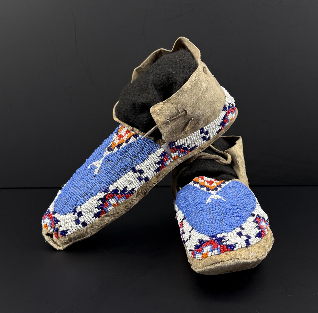 Cheyenne Native American Indian Beaded Moccasins (1 of 8)
