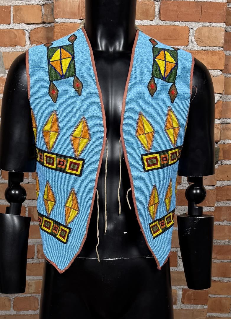Plateau Yakima Native American Indian Beaded Vest: 17" shoulder to shoulder, 20 1/2" pit to pit, 24" long. First Quarter of the 20th Century.
