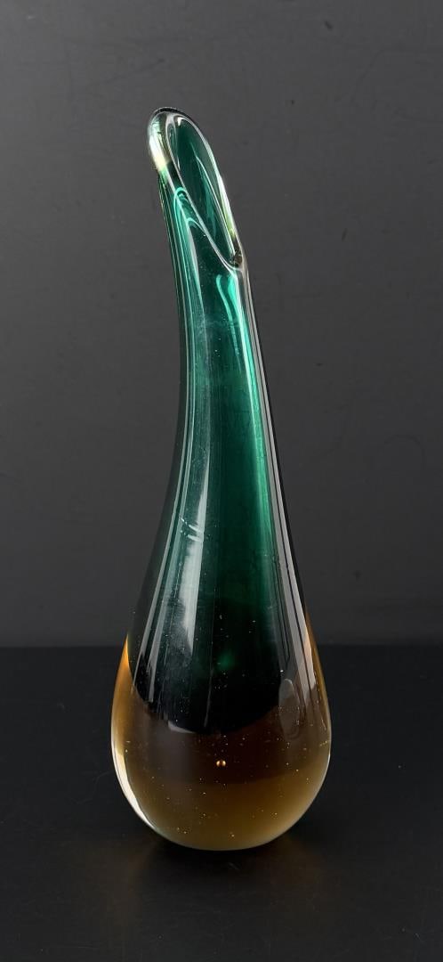 Murano Teardrop Sommerso Art Glass Vase: 8 1/4" tall. Green to Amber Color Gradient.