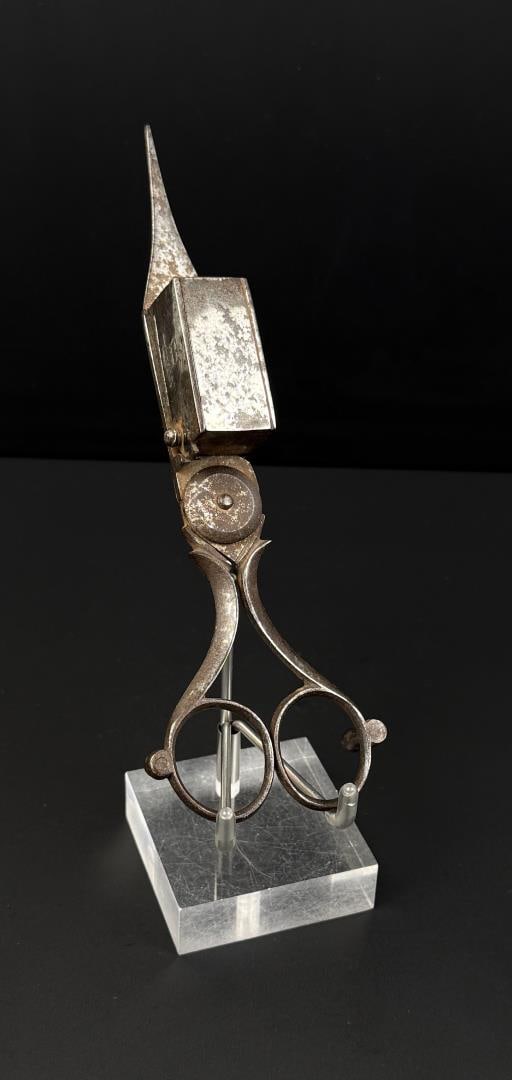 Georgian Candle Snuffer and Wick Trimmer (1 of 11)