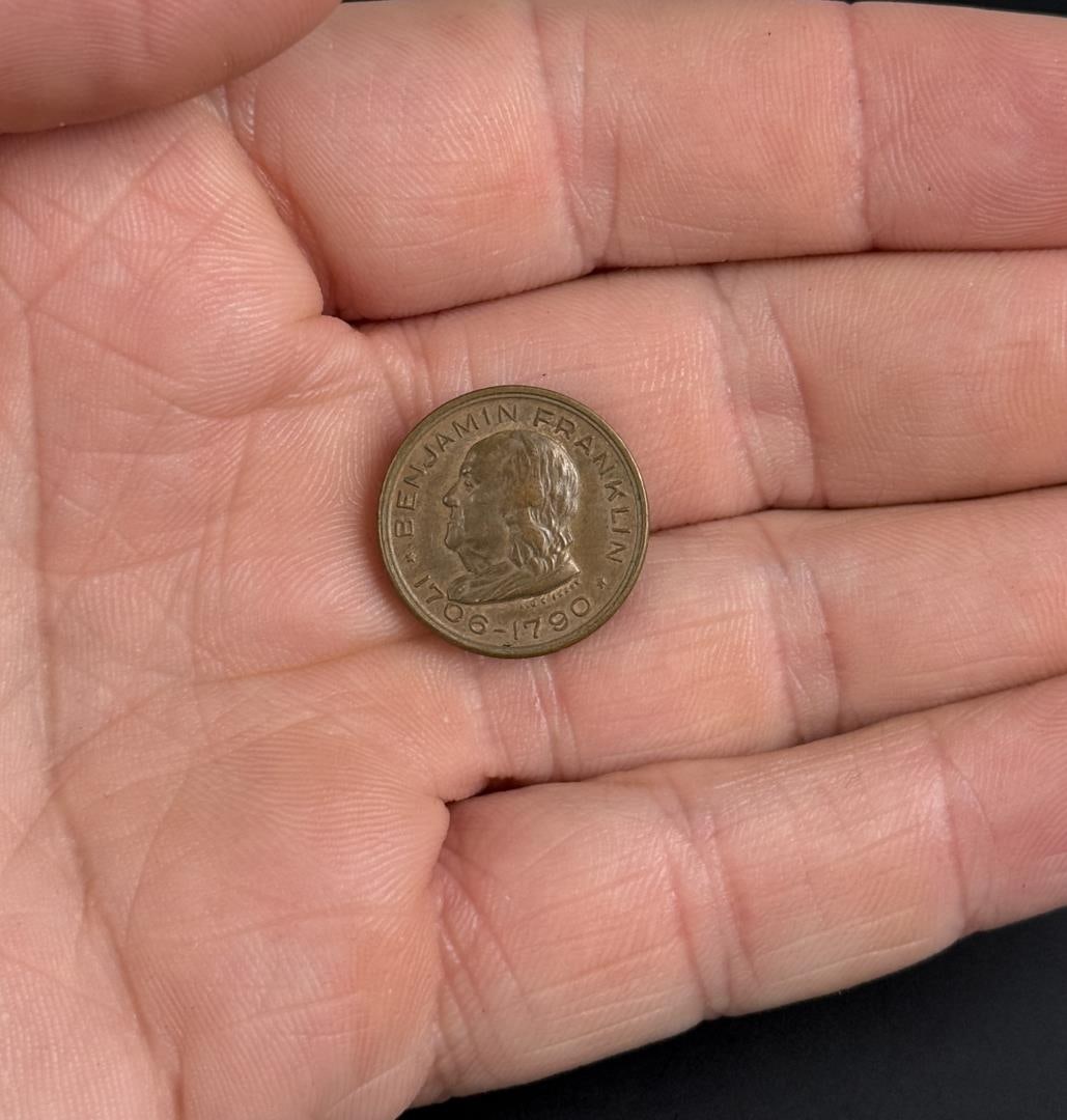 Benjamin Franklin Memorial Souvenir Coin (1 of 3)