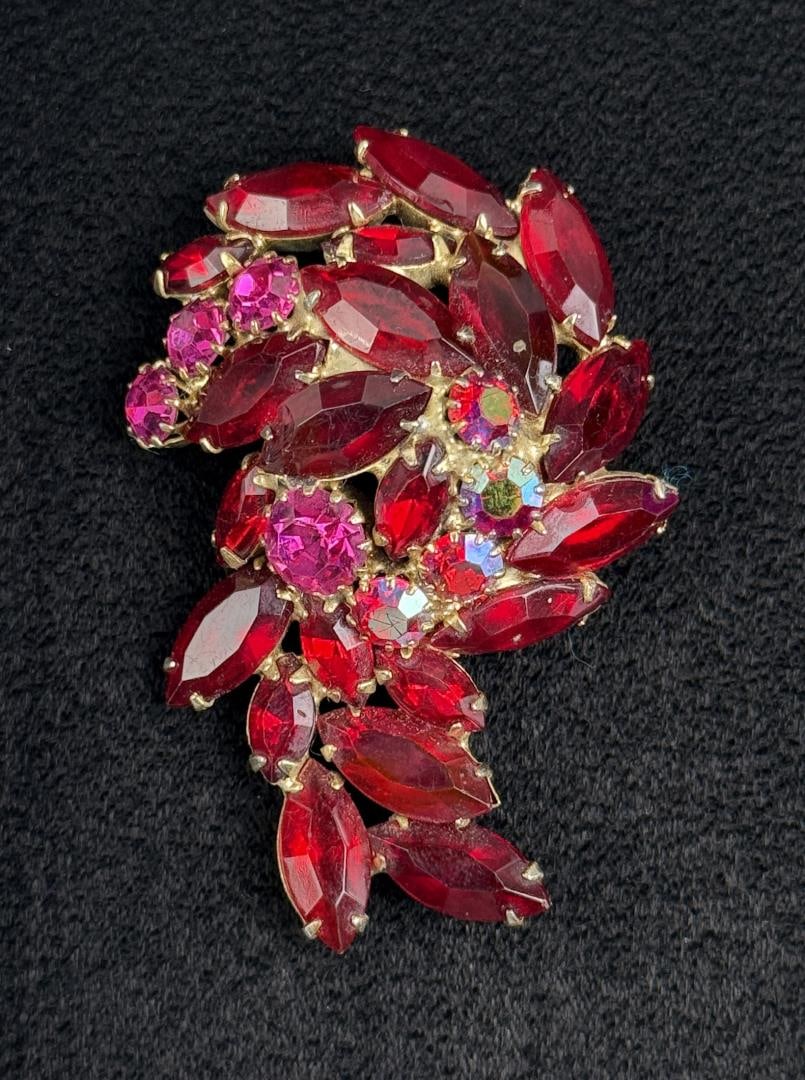 Juliana D&E Rhinestone Costume Jewelry Brooch: 2 1/2" long.