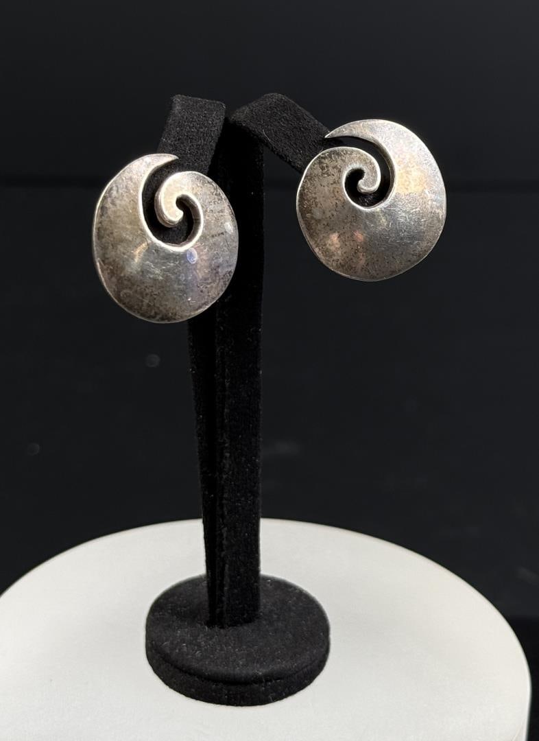 Taxco Mexico Sterling Silver Earrings: 10.78 grams. 1" diameter.