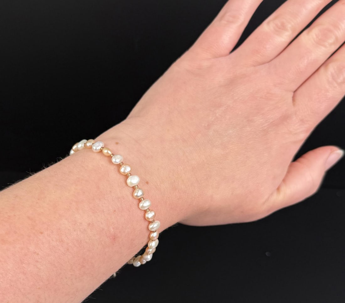 Luxe Sterling Silver Cultured Pearl Bracelet: 6.27 grams. 8 1/2" inner circumference.