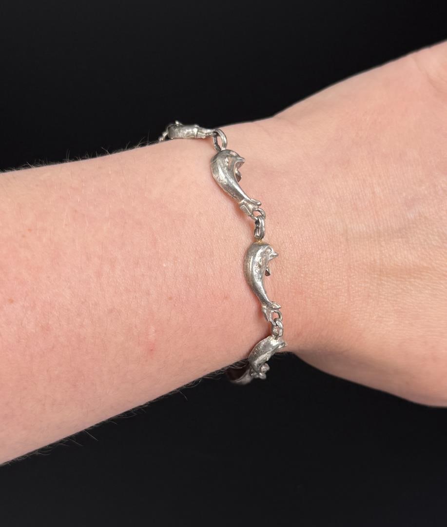 Sterling Silver Dolphin Link Bracelet: 10.35 grams. 6 3/4" inner circumference.