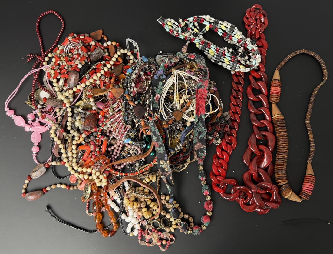 5 Pounds of Costume Jewelry: Nice grouping.