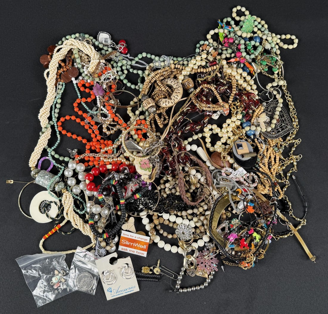 5 Pounds of Costume Jewelry: Nice grouping.