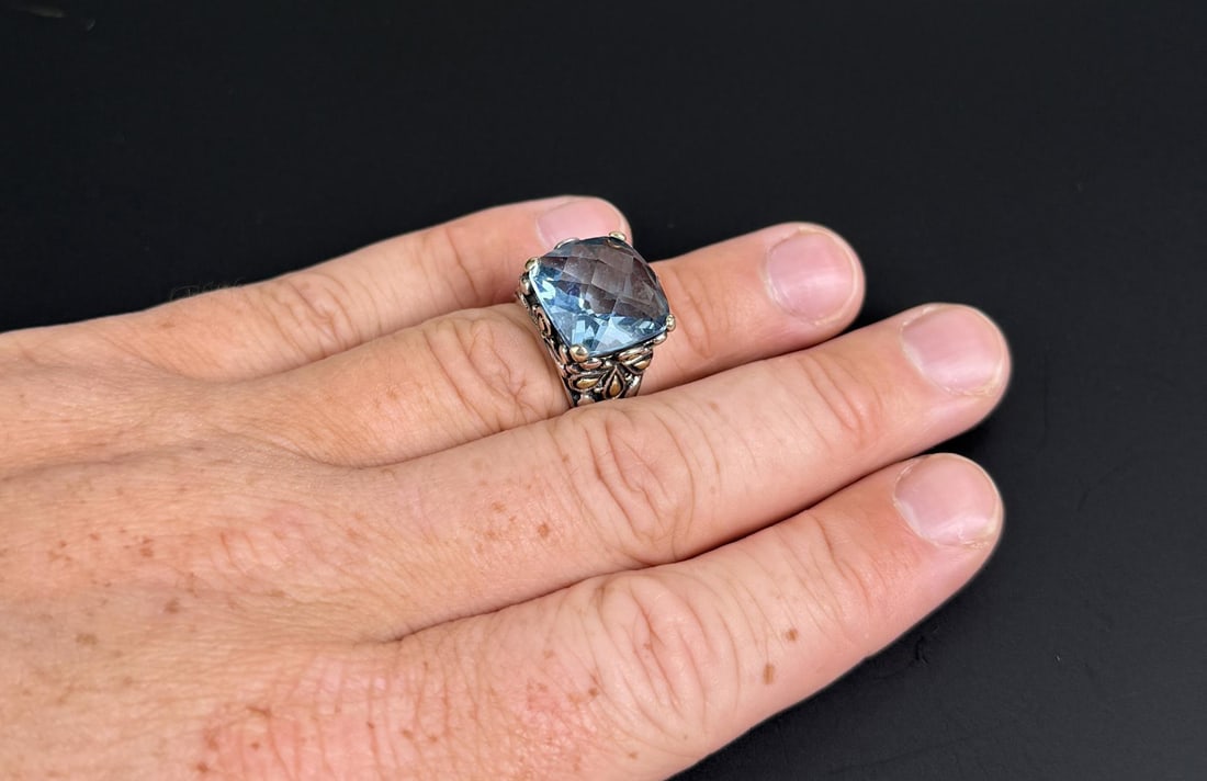 Sterling Silver Topaz Cocktail Ring: Size 7. 9.9 grams.