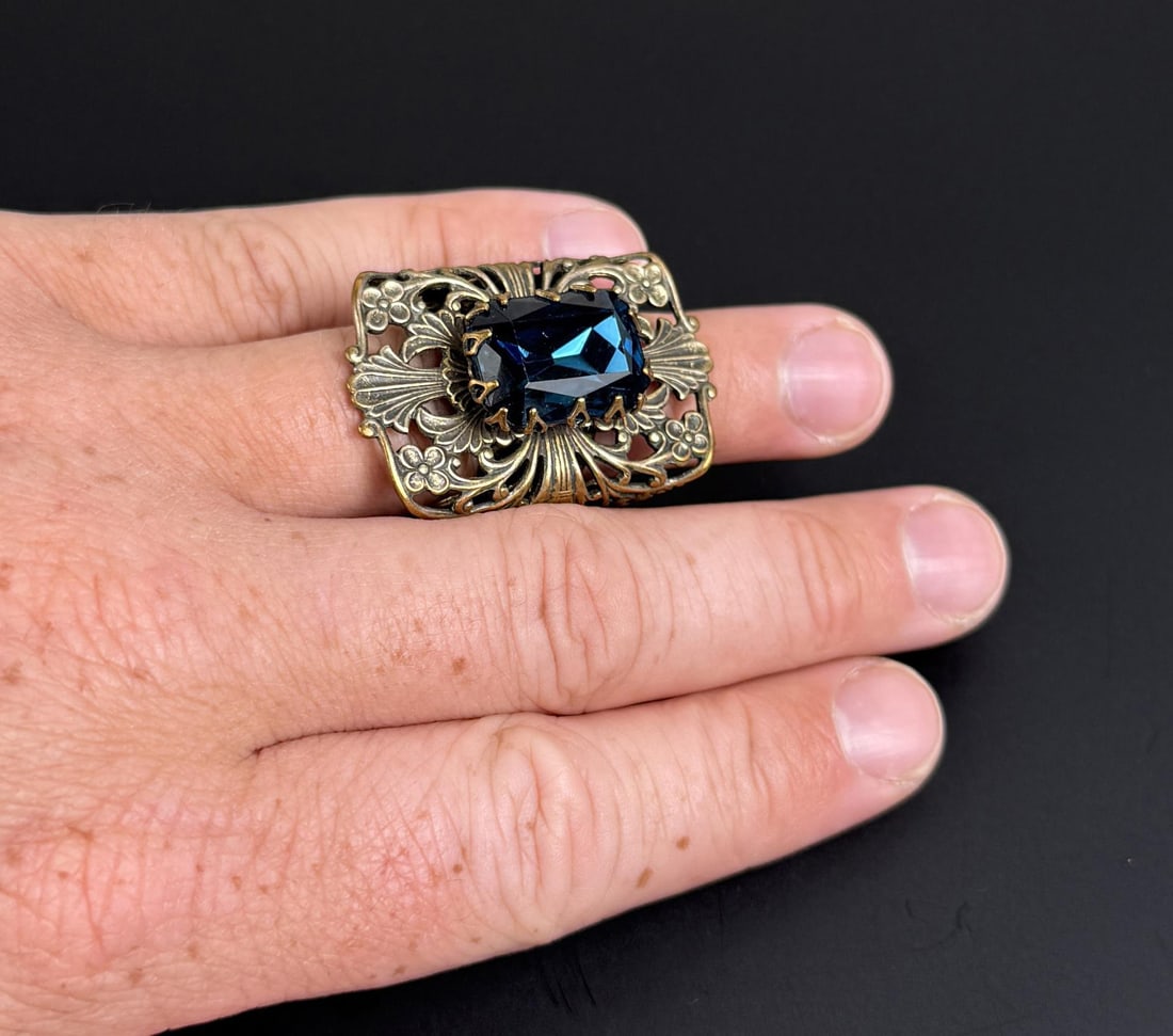 Costume Jewelry Blue Rhinestone Ring: Size 9.