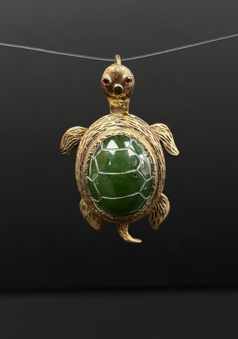 Sterling Silver Jade Turtle Pendant (1 of 5)