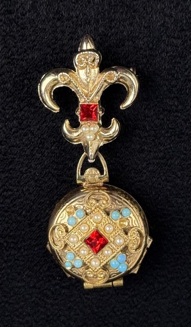 Coro Pegasus Fleur de Lis Locket Brooch (1 of 5)
