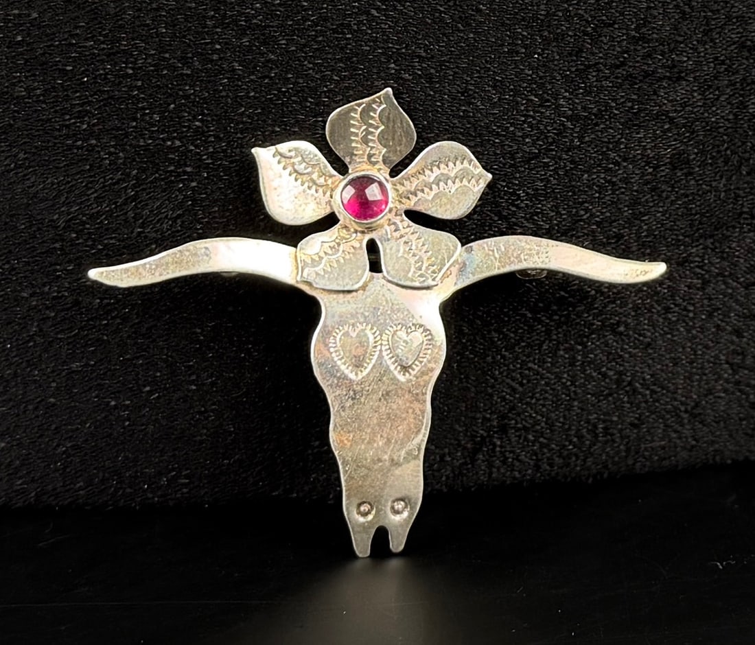 Sterling Silver Bull Skull Brooch: 1 7/8" by 1 7/8". 6.04 grams.