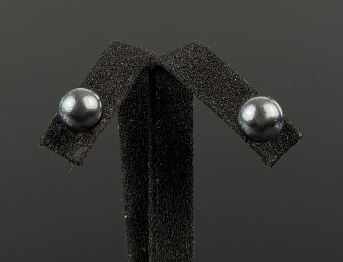 Tahitian Black Pearl Sterling Silver Earrings: 1.10 grams.