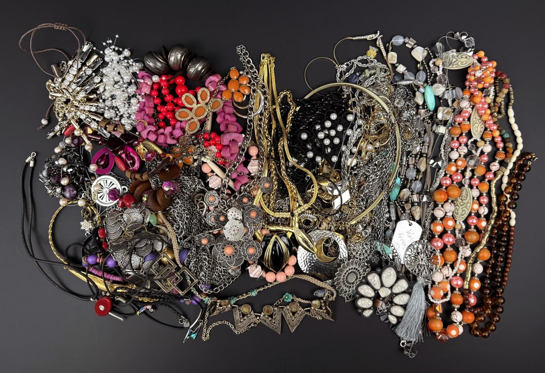 5 Pounds of Costume Jewelry (1 of 5)