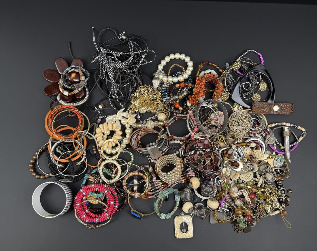5 Pounds of Costume Jewelry: Nice grouping.
