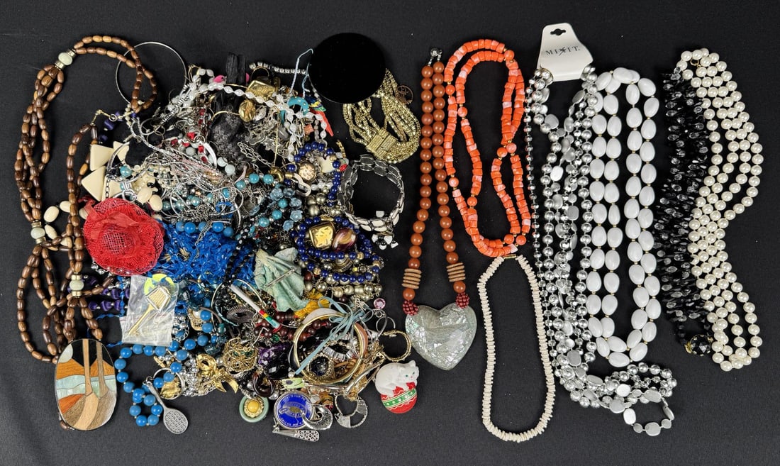 5 Pounds of Costume Jewelry: Nice grouping.