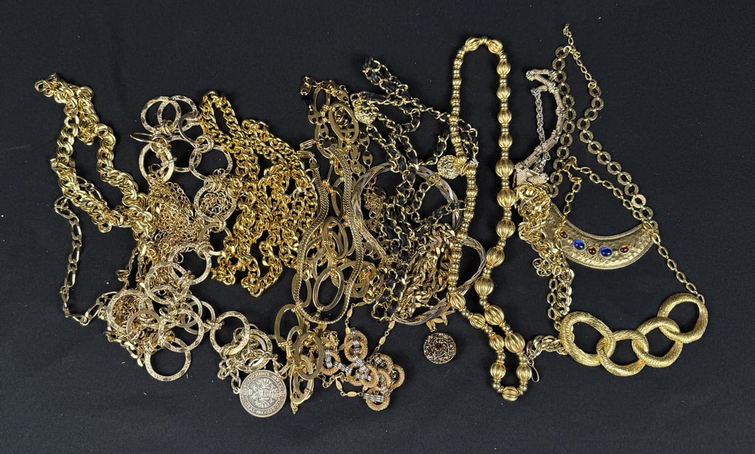 3 Pounds of Costume Jewelry: Nice grouping.