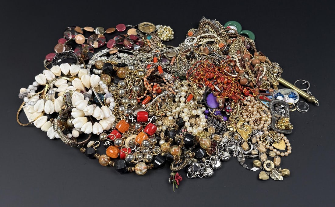 5 Pounds of Costume Jewelry: Nice grouping.