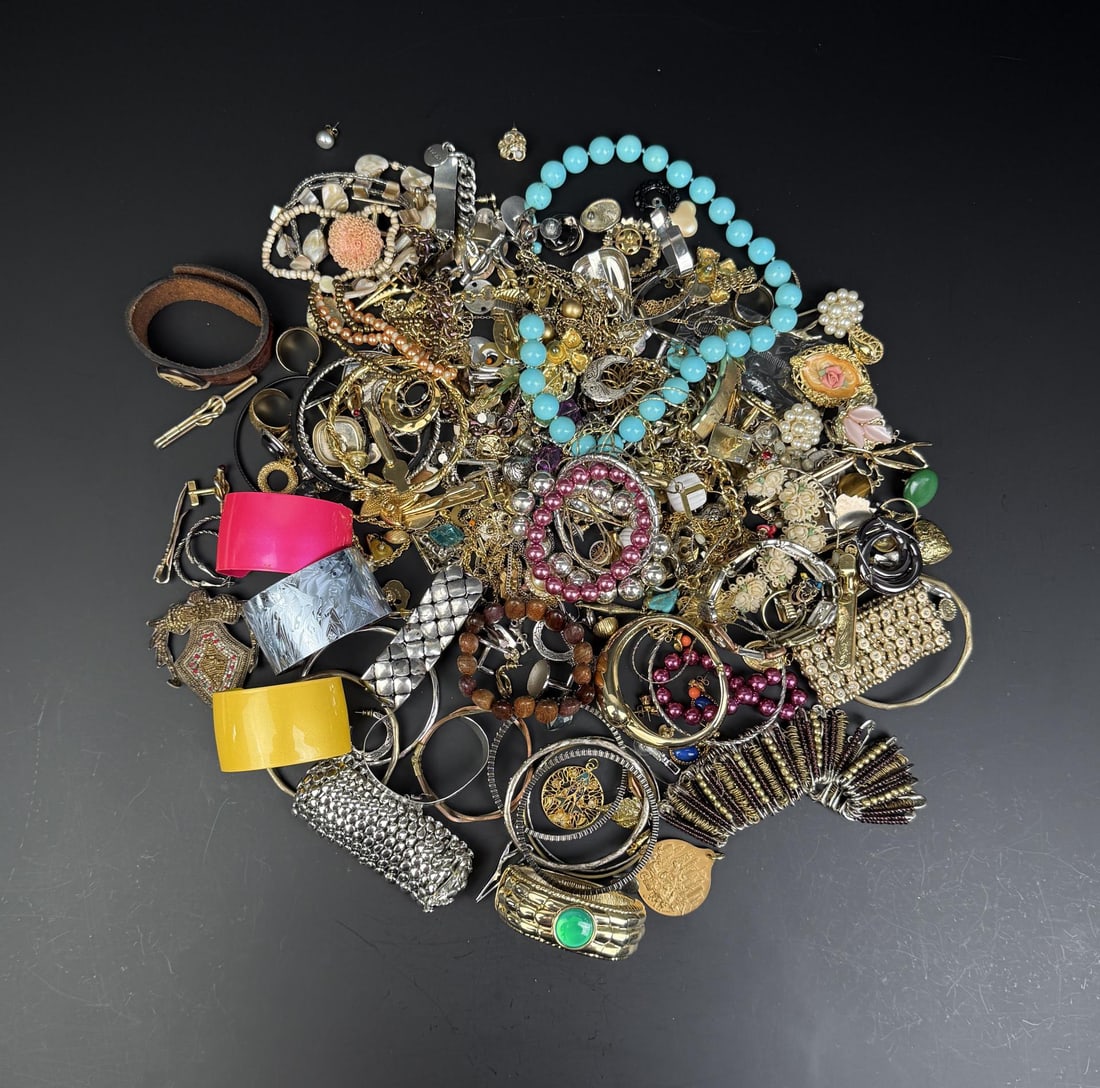 5 Pounds of Costume Jewelry (1 of 8)