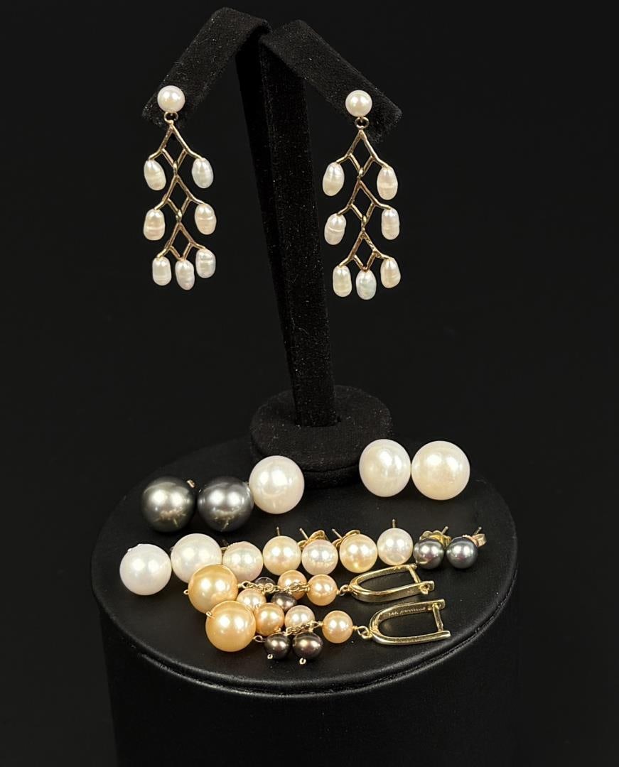14k Gold Pearl Earrings: Nice large group. 27.74 grams. Lot requires payment via non credit card only.