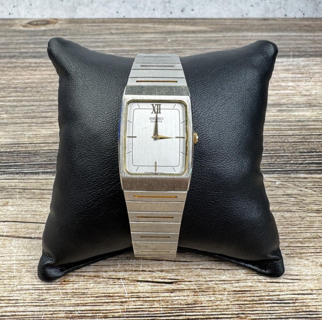 Seiko Quartz 5P30-5199 Watch: Working.