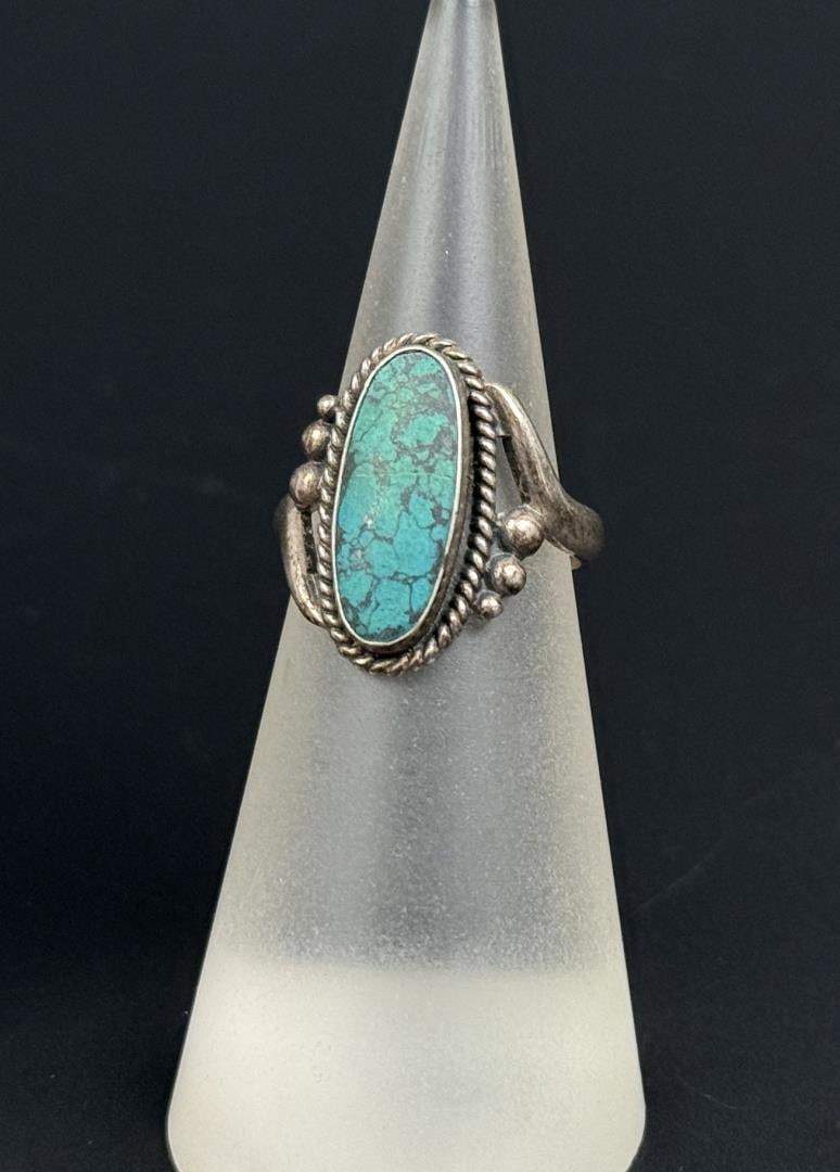 Navajo Sterling Silver Turquoise Ring: 4.27 grams, size 5.