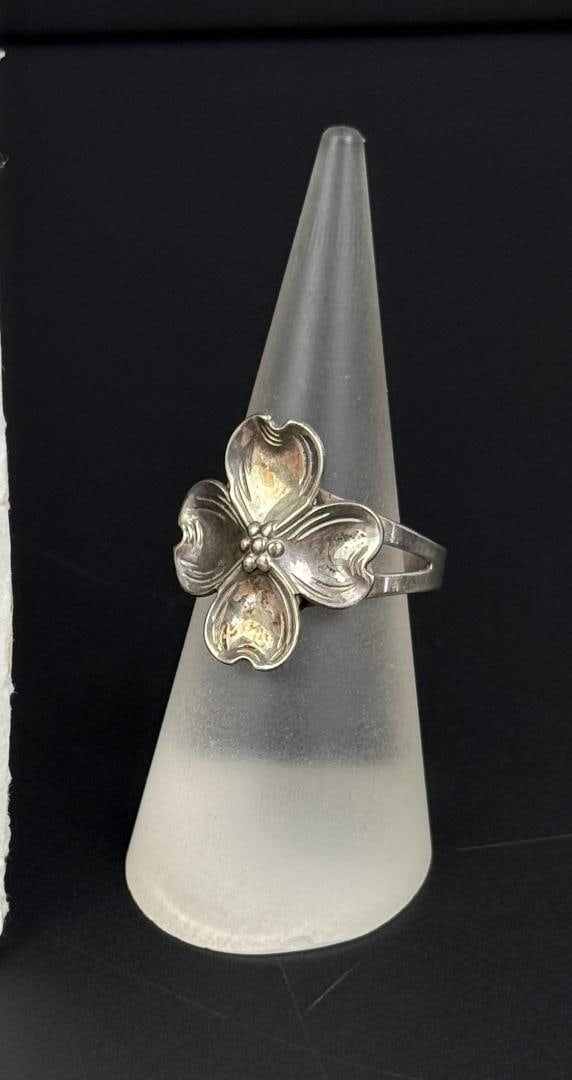 Beau Sterling Silver Dogwood Blossom Ring: 3.57 grams, Size 8.