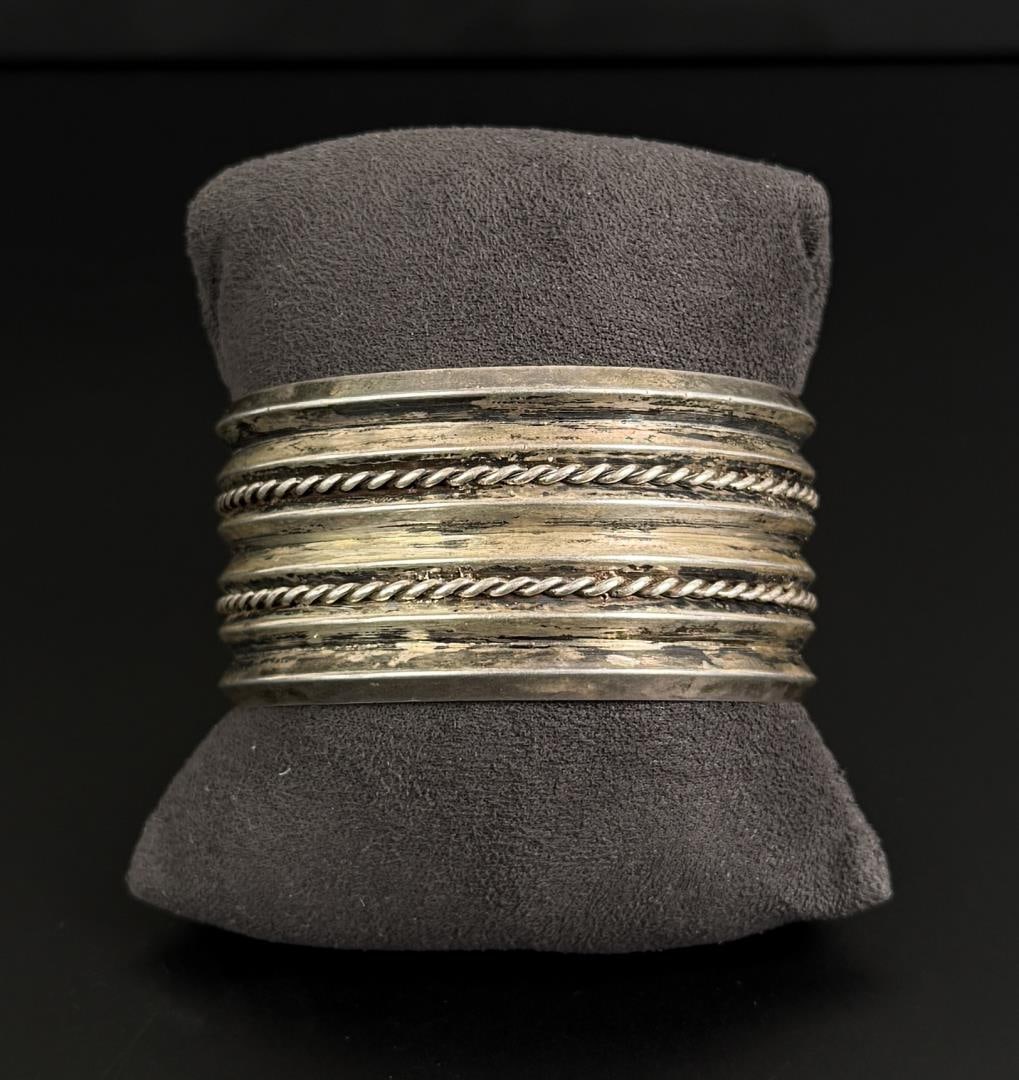 Navajo Sterling Silver Ingot Bracelet: 78.55 grams, 6 1/2" inner circumference.