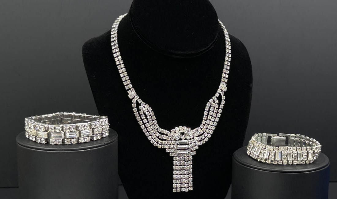 Costume Jewelry Rhinestone Suite: Nice grouping
