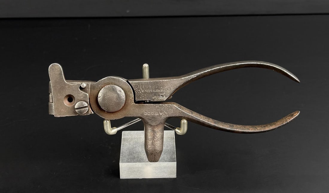 Ideal No. 4 .32 S&W Reloading Tool Bullet Mold: Decent example.