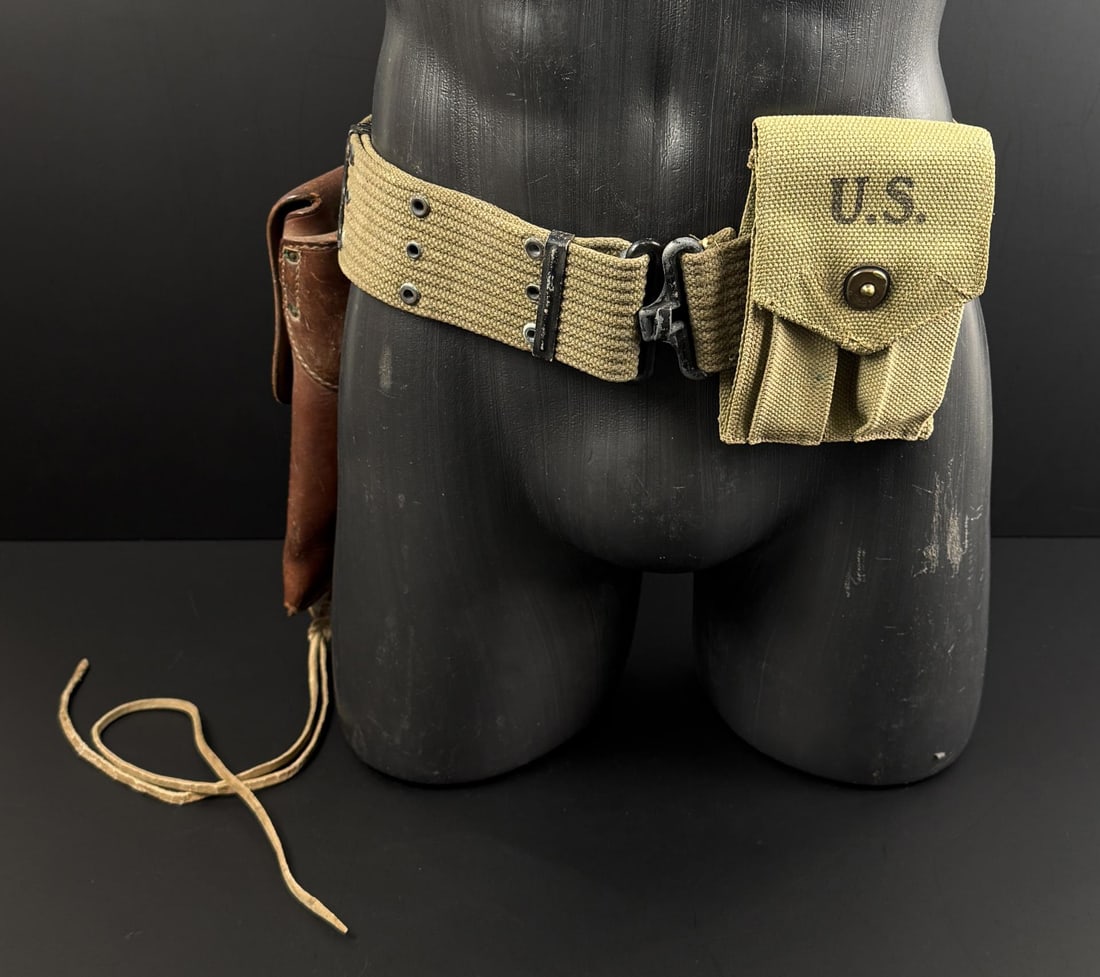 WW2 Colt 1911 Mills Pistol Belt: 1942 Crump Holster.