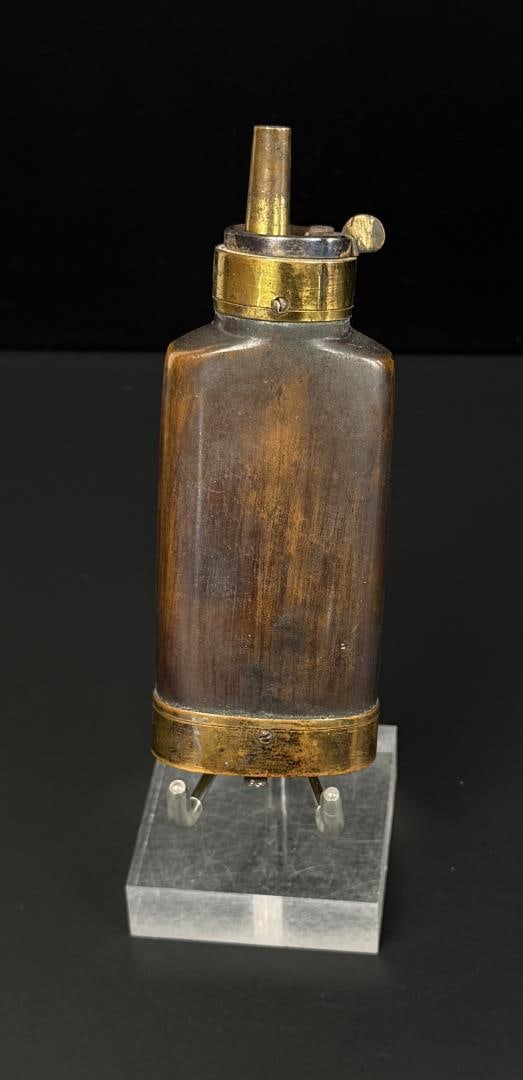 Batty Riling 163 Brass Powder Flask (1 of 12)