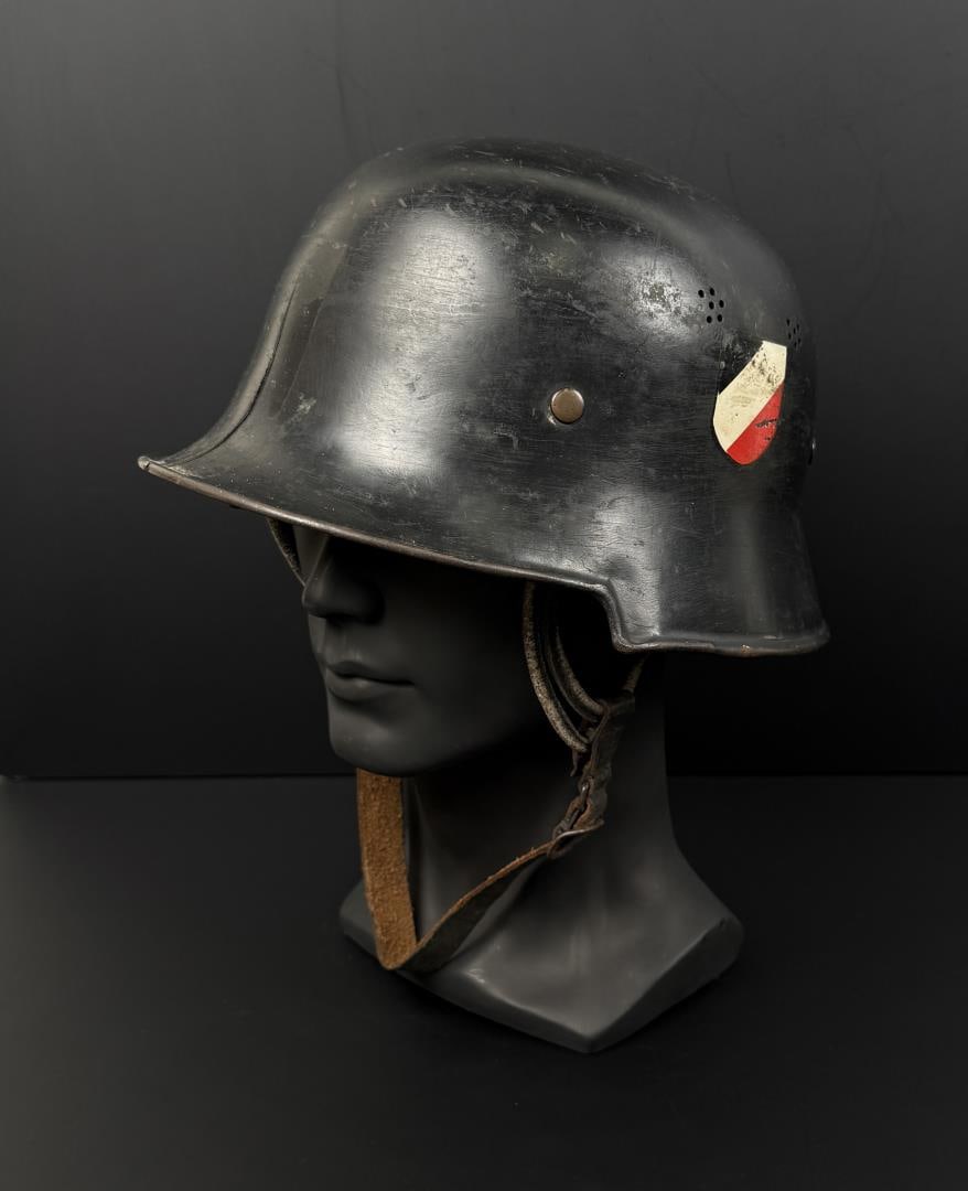 WW2 German Civil Police Helmet (1 of 11)