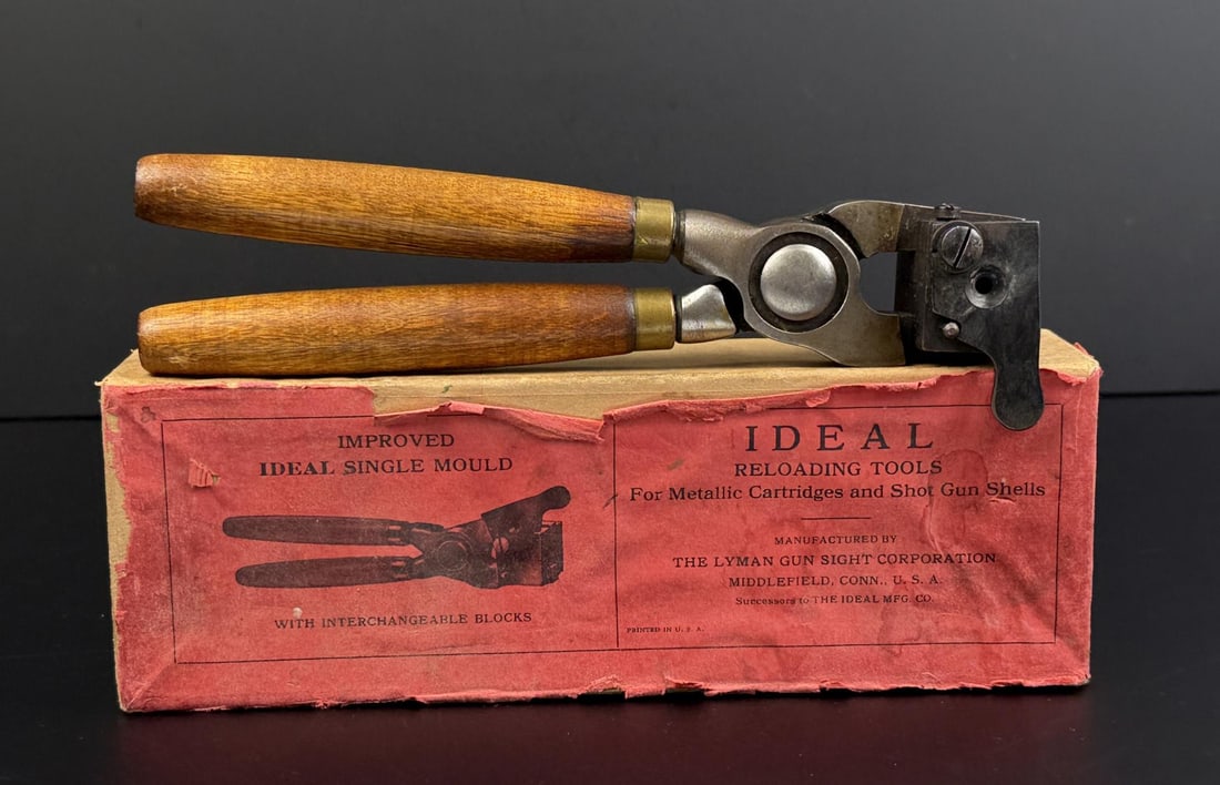 Ideal 429421 Reloading Bullet Mold with Box: Nice example with original box.