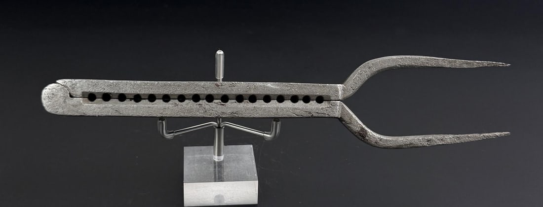 Revolutionary War 40 Cavity Gang Bullet Mold: Dual caliber .20/.24. 9 3/4" long.