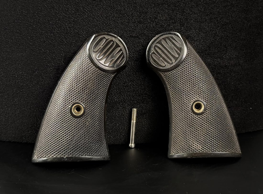 Colt New Service Pistol Grips (1 of 5)